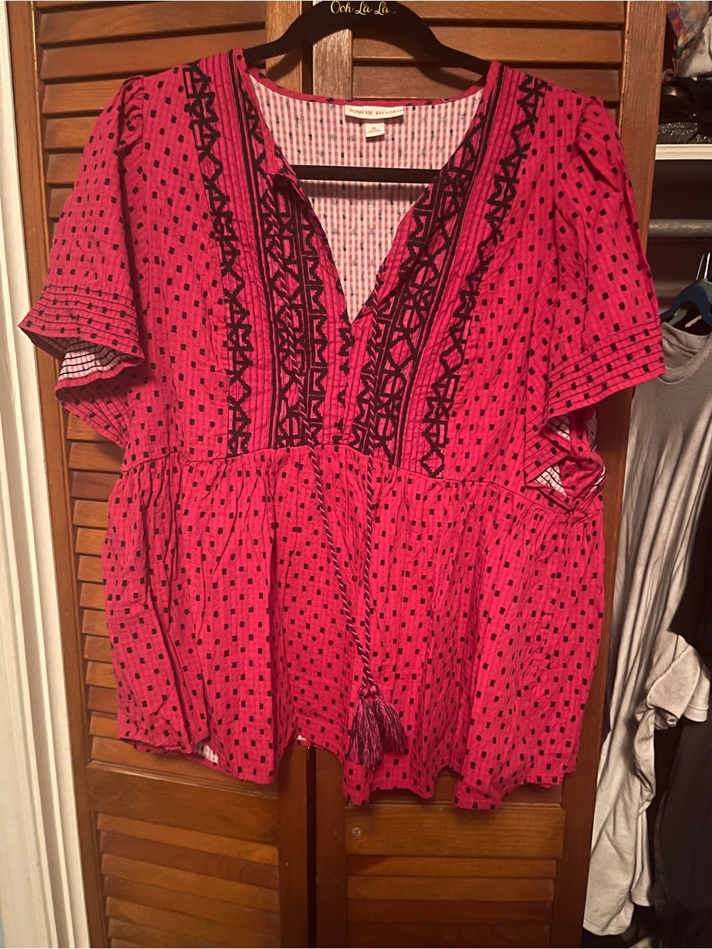 Knox Rose Brand Pink Embroidered V-Neck Peasant Top